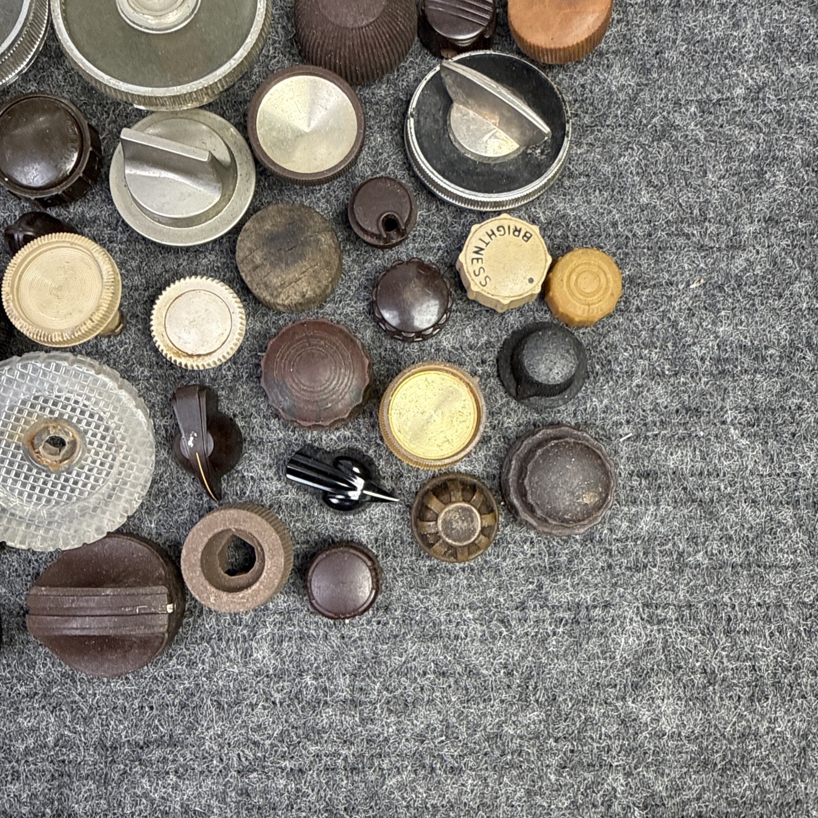 50+ Vintage Radio / TV / Equipment Knobs Used Midcentury Plastic Bakelite LOT