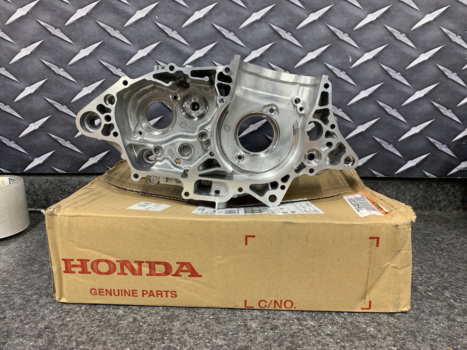 11200-HP1-600 NEW OEM HONDA LEFT ENGINE CRANKCASE 06-14 TRX450R TRX450ER