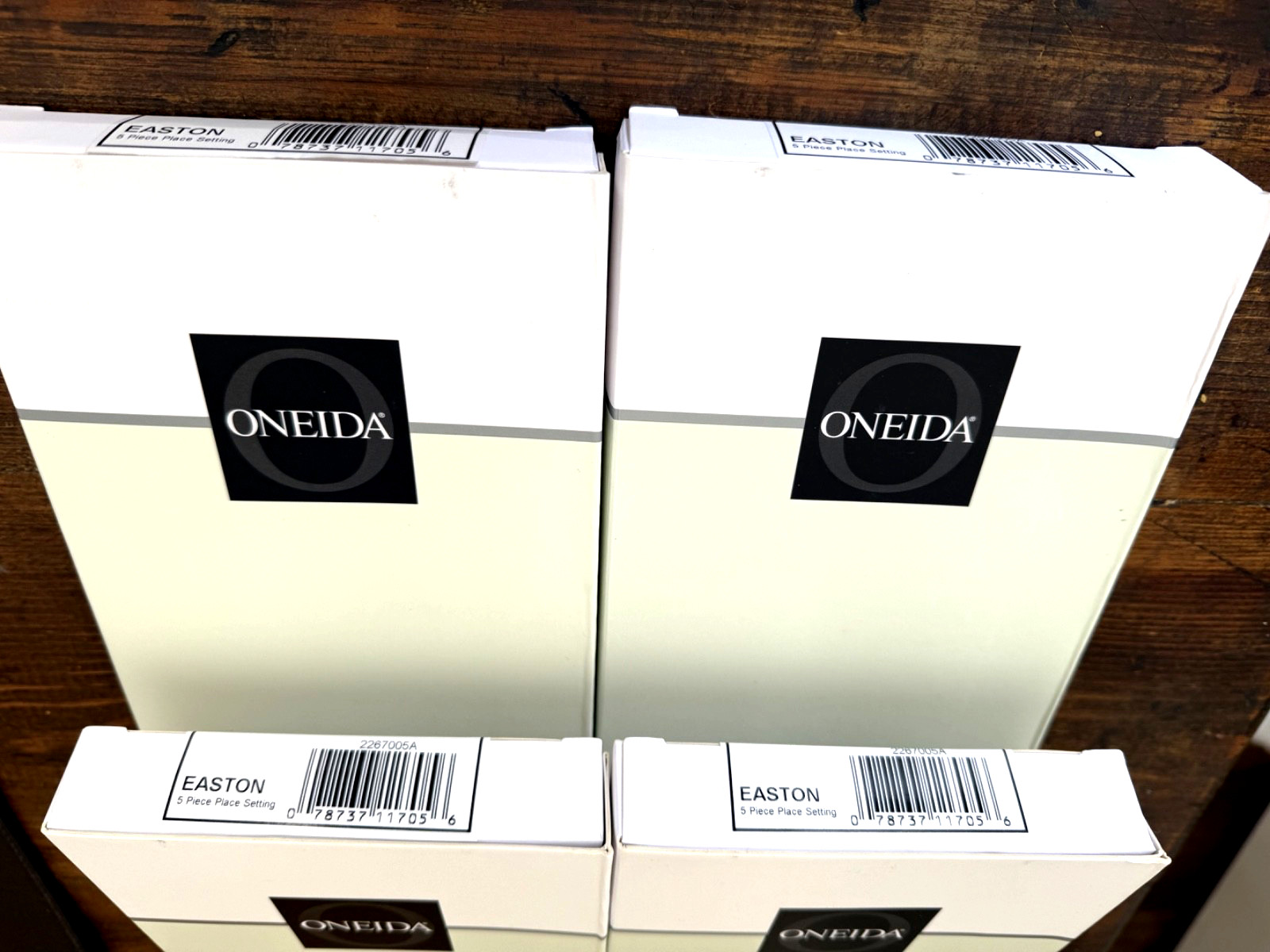 Oneida EASTON 18/10 Shiny Stainless Flatware 20 PC Set Service for 4 NEW IN BOX