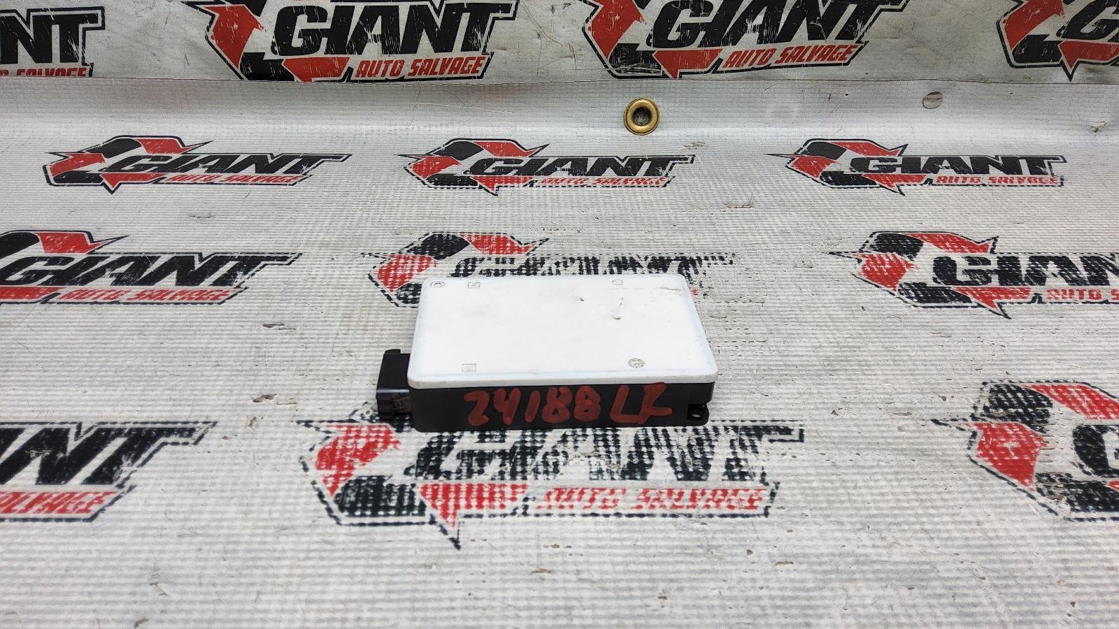 18 19 MERCEDES GLC300 REAR BLIND SPOT RADAR MODULE OEM A0009052504