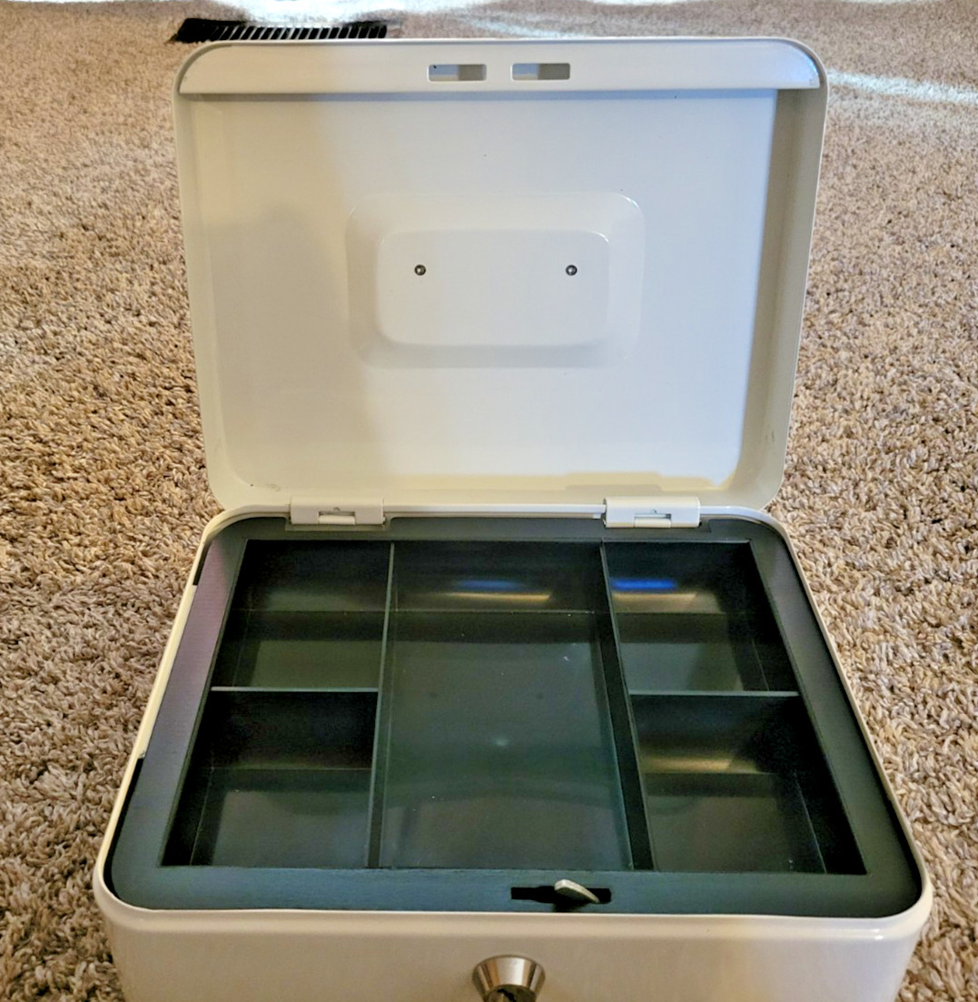 White 10" x 8" x 3 1/2" Lock Box With Key