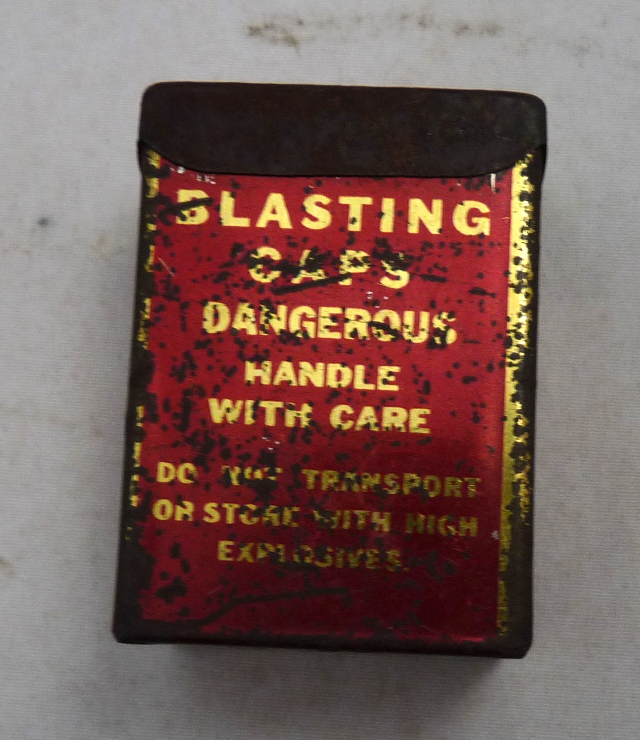 Antique Western Blasting Cap Tin No 6 red