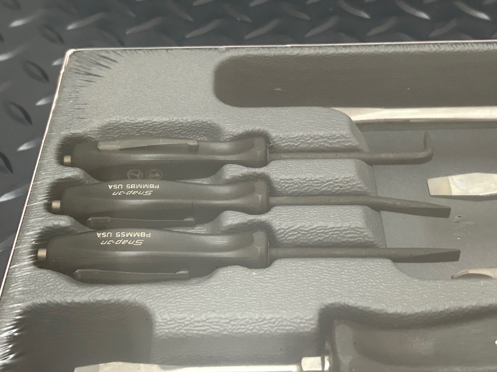 Snap On 10pc Black Hard Handle Combination Screwdriver Prybar Set SDDDPBX100 New