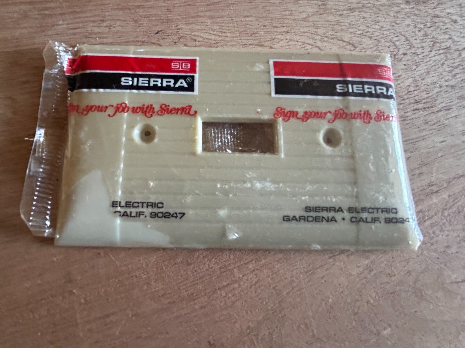 Sierra Single Toggle Switch Cover Wall Plate Lot 24 Ivory Ribbed Vtg Plastic NOS