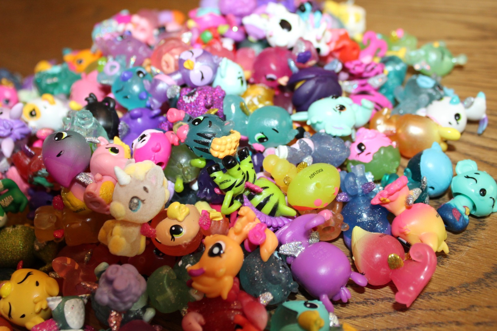 Hatchimals COLLEGGTIBLES Random LOT Bag (10) Assorted CUTE Seasons NO DUPLICATES