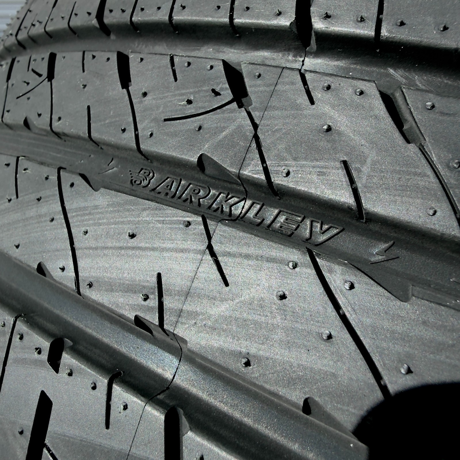 4 Barkley Aphelios UHP 235/40R19 96W XL All Season Tire