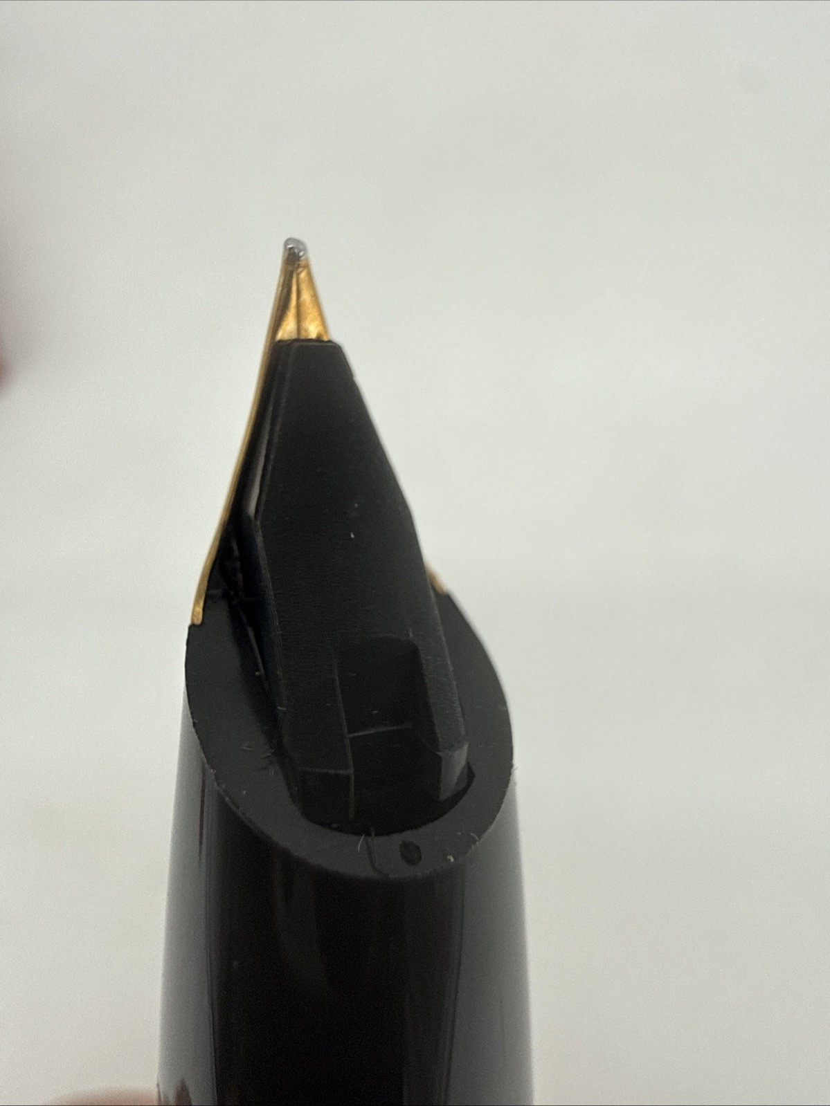 Sheaffer Legacy Fountain Pen NIB Marked 18K 750 With Casr Cartridges and Papers