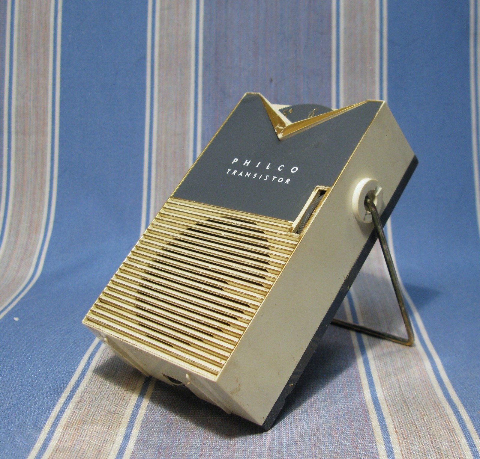 1959 PHILCO T60 TRANSISTOR RADIO