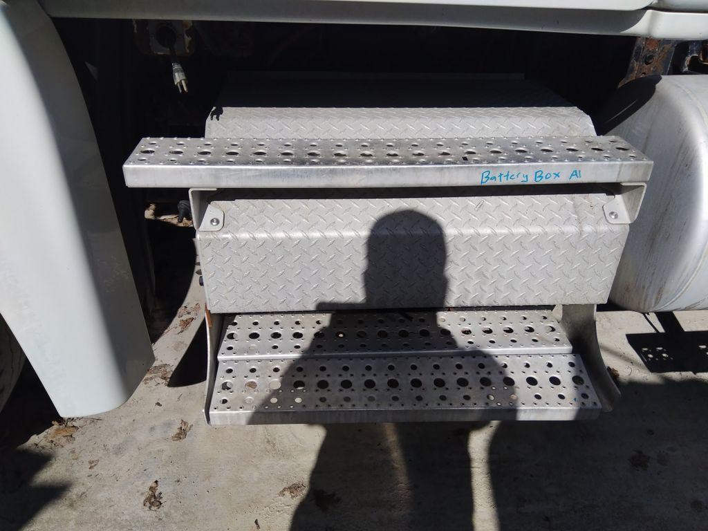 Replaces NA 2011 FREIGHTLINER CASCADIA 125 BATTERY BOX COVER 3788929