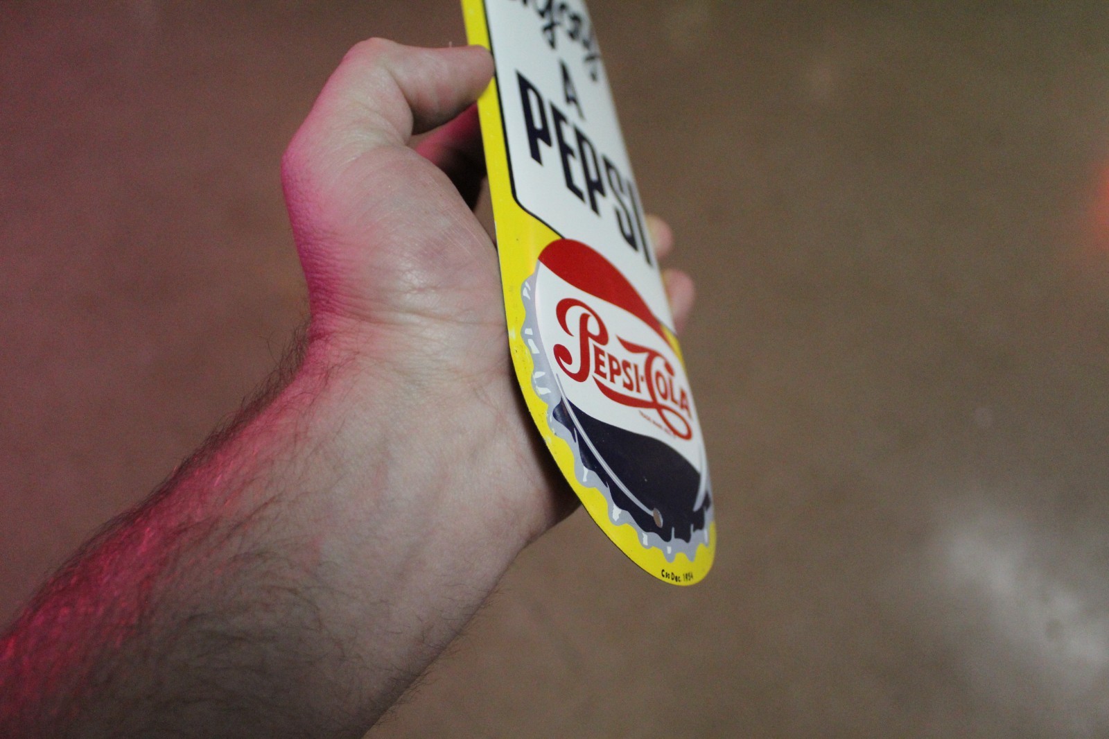 SCARCE 1954 ENJOY A PEPSI COLA STAMPED PAINTED METAL DOOR SIGN SODA BOTTLE CAP