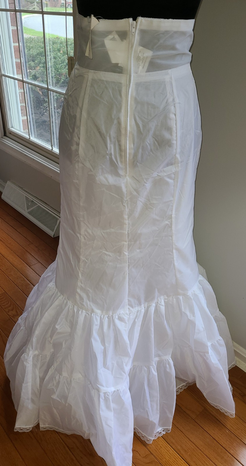 NWT Davids Bridal White Fit and Flare Slip Petticoat Size 8 Style 550 Zipper