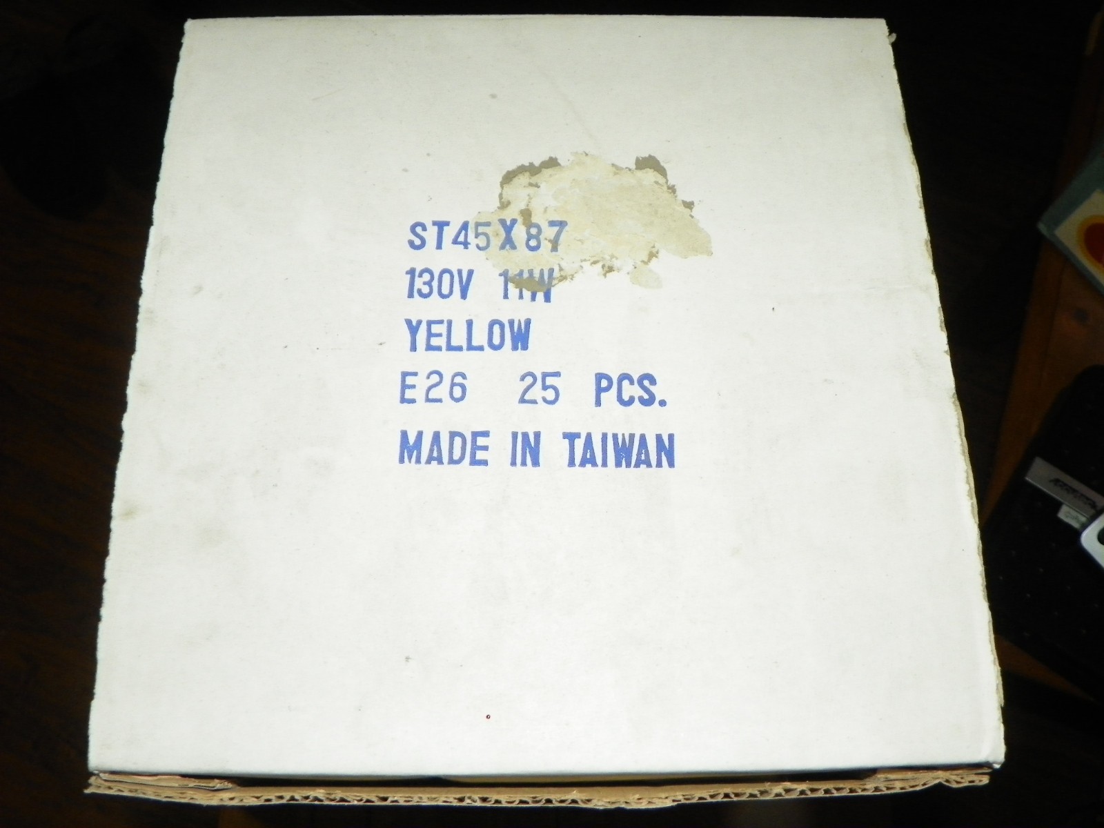 Box of 25 11W 130V E26 Base YELLOW Light Replacement Bulbs