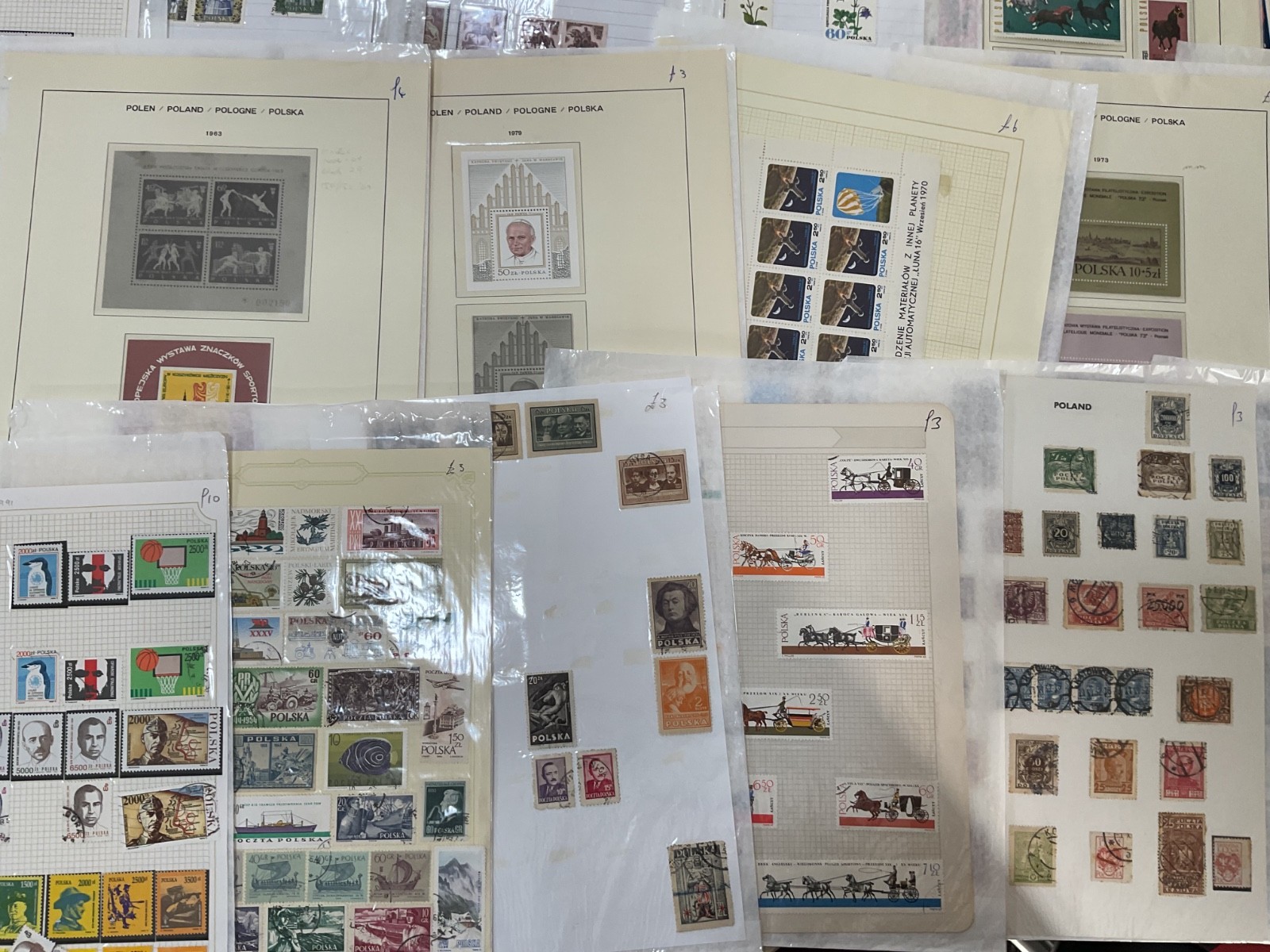 Poland stamps. Ex dealer leaves. Mint/Used. Vintage to modern 1.8kg G118