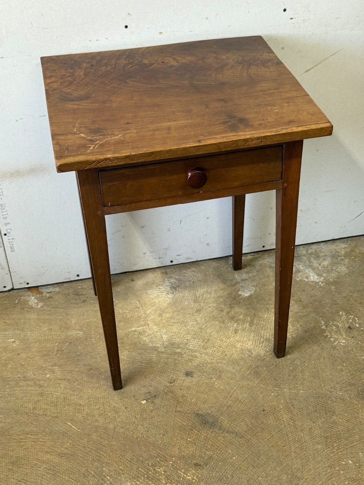 antique country Hepplewhite figured walnut night stand table 1800 farmhouse