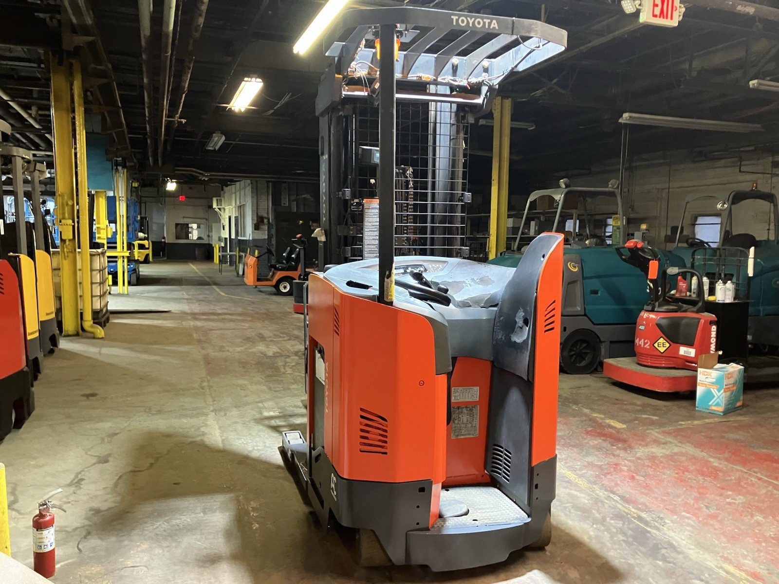2019 Toyota 3500 LB Reach Forklift 211 Max Lift Model # 9BRU18