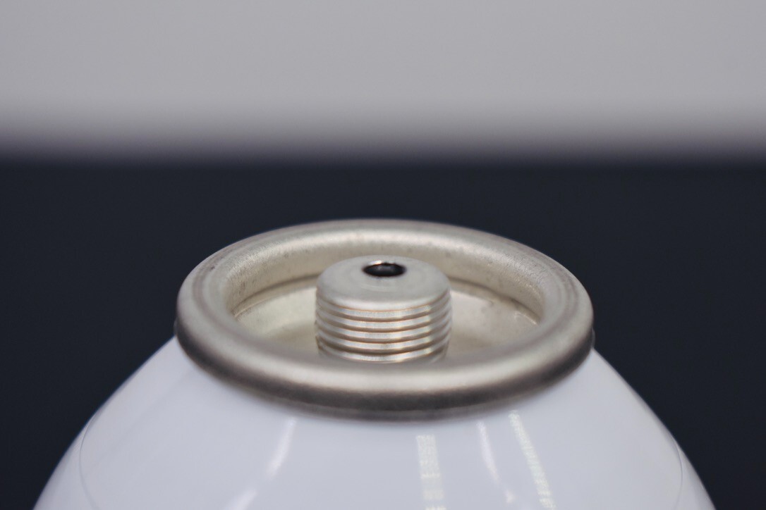 R600a UPRIGHT, Isobutane, Self-Sealing Valve, 3 cans with TopTap