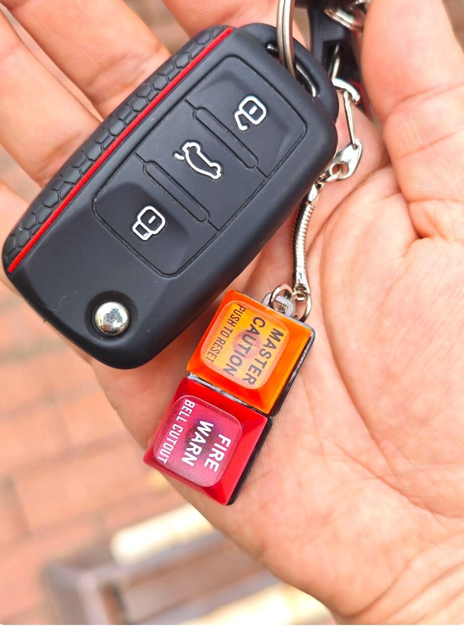 Boeing 737 Master-Caution Warning Light Keychain (One Unit)