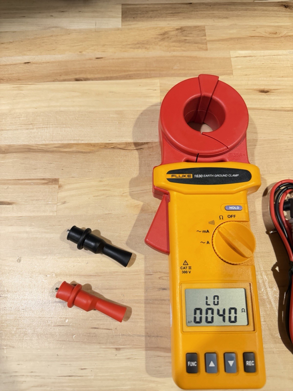 FLUKE 1630 EARTH GROUND CLAMP W/ LEADS - FREE SHIPPING / PERFECT CONDITION