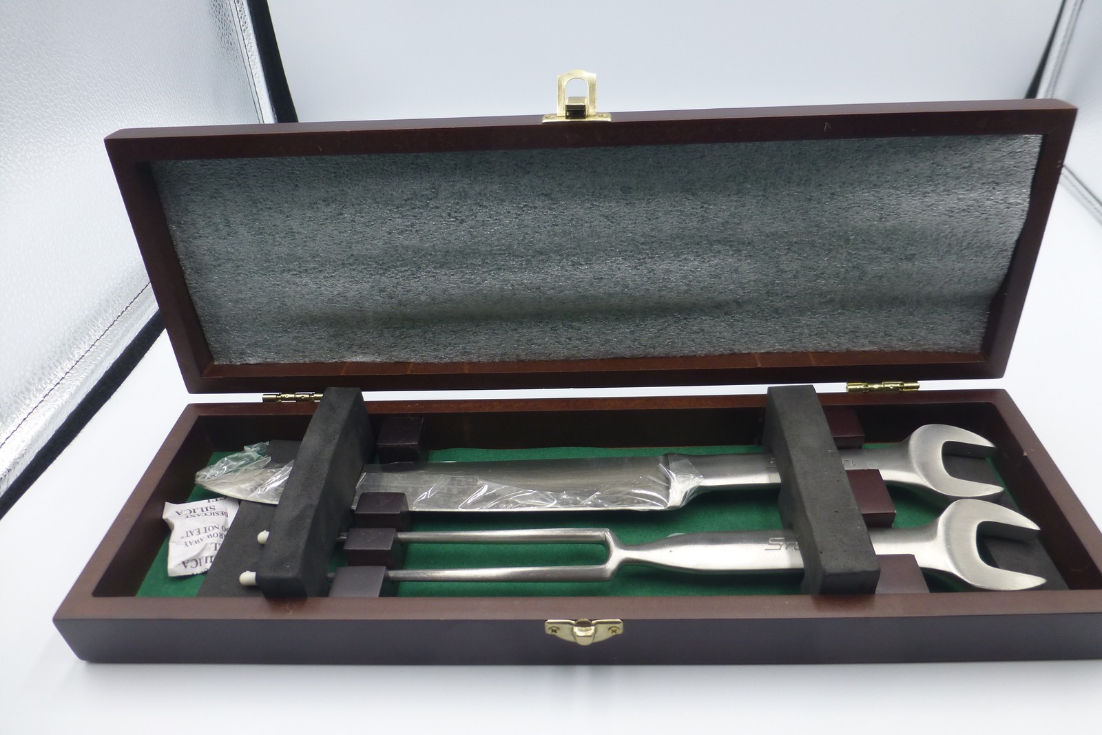 Snap-on Tools 2-Piece Carving Set Wrench Handle Knife & Fork w/Wooden Case Shelf