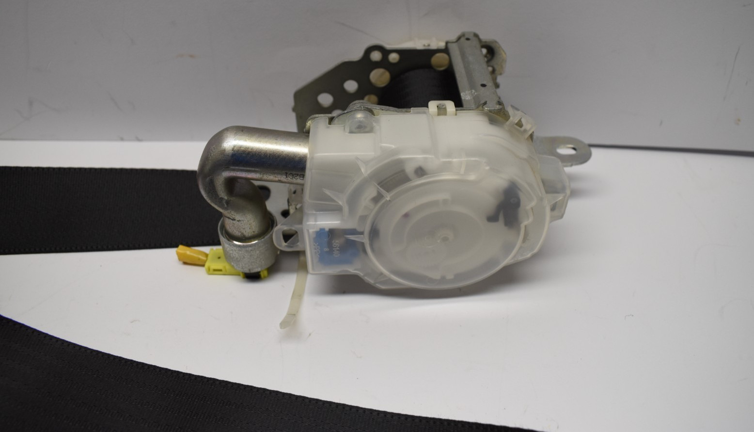 2009-2013 TOYOTA TUNDRA PASSENGER FRONT SEAT BELT RETRACTOR BLACK OEM CREW DBL