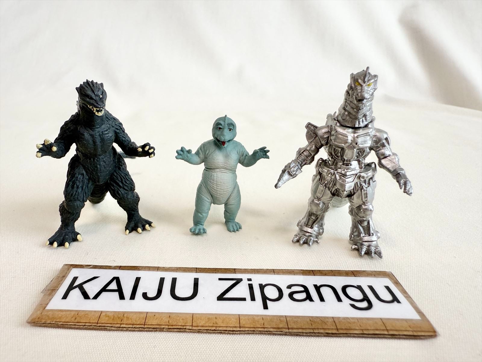 2004 Bandai 2" Godzilla Final Wars Super Picture Book Figure Set of 16 types