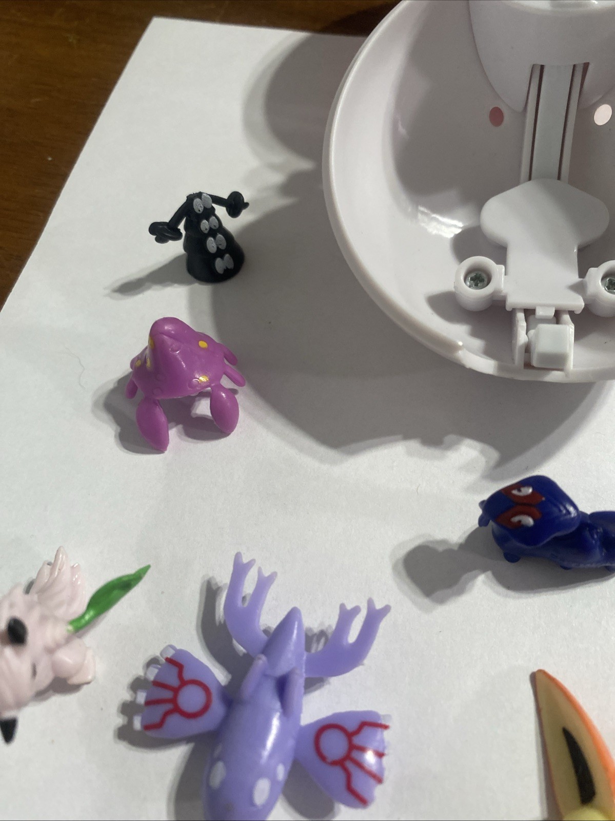 Pokémon Vintage Gumball Machine Toys Lot