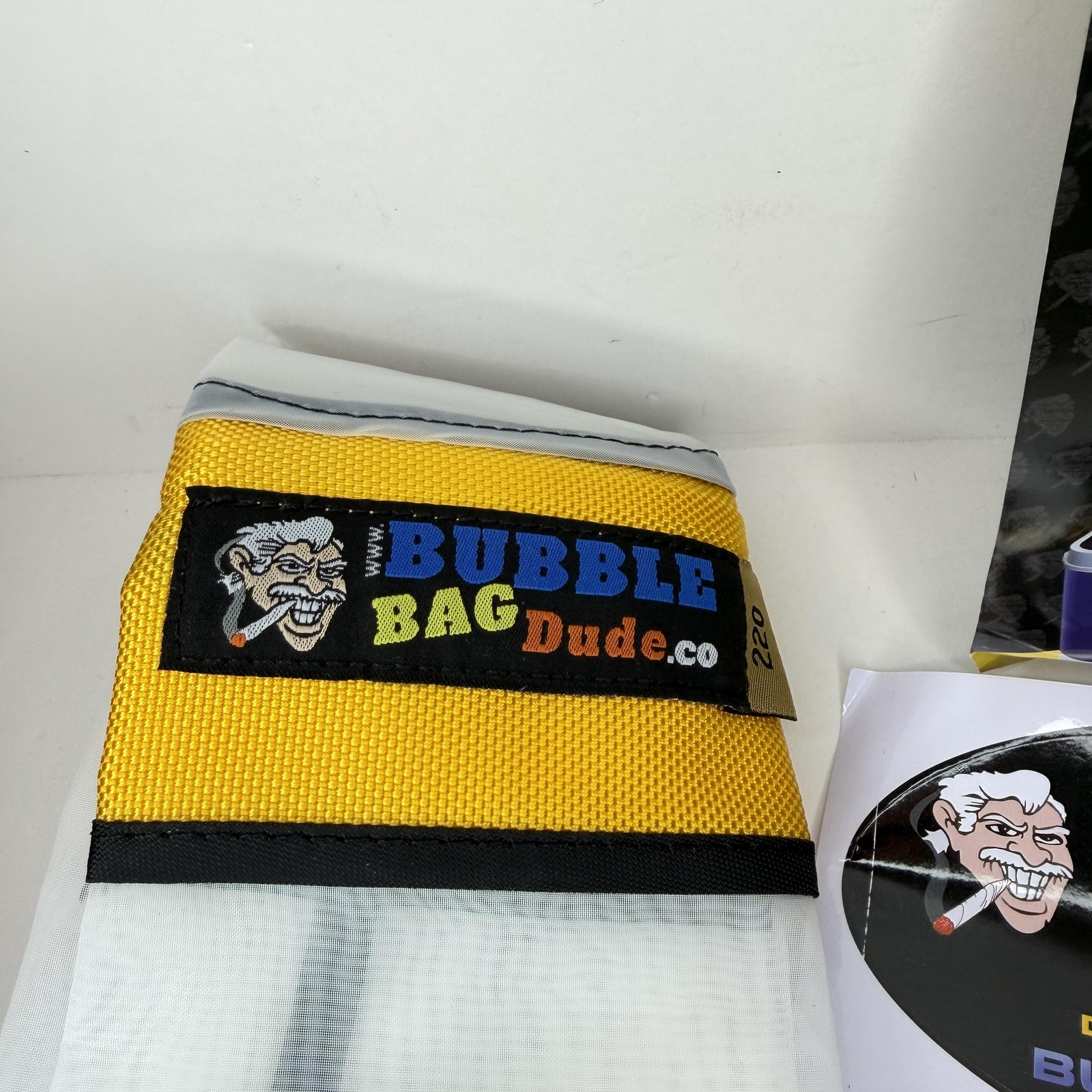 BubbleBagDude Bubble Bag 5 Gallon 220 Micron Zipper Extraction Bag Herbal Filter
