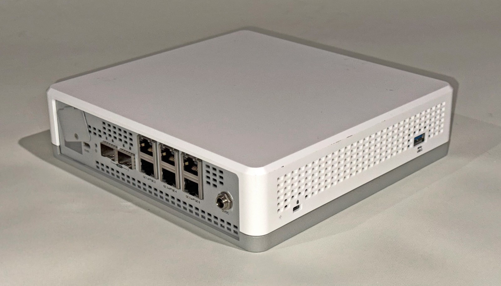 10GbE OPNsense Firewall VPN AES QAT 4-Core Atom C3558 2.20GHz 8GB DDR4 128GB SSD