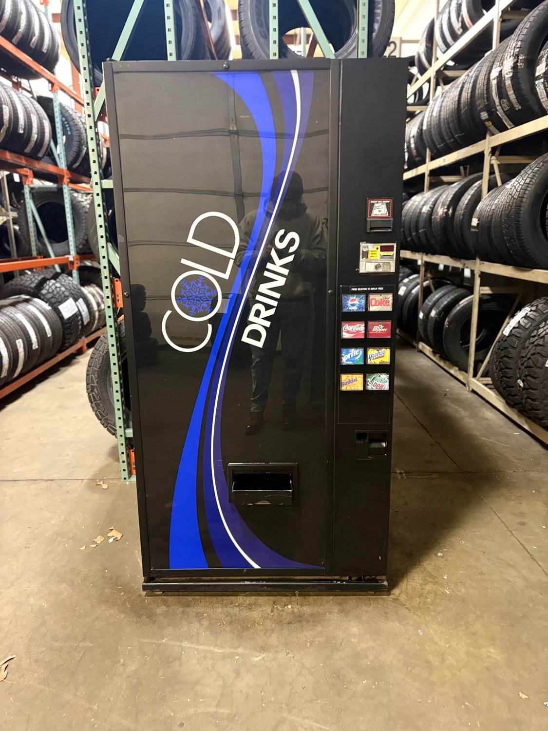 Dixie Narco DN501 Soda Vending Machine Coinco & MEI Bill & Coin Commercial