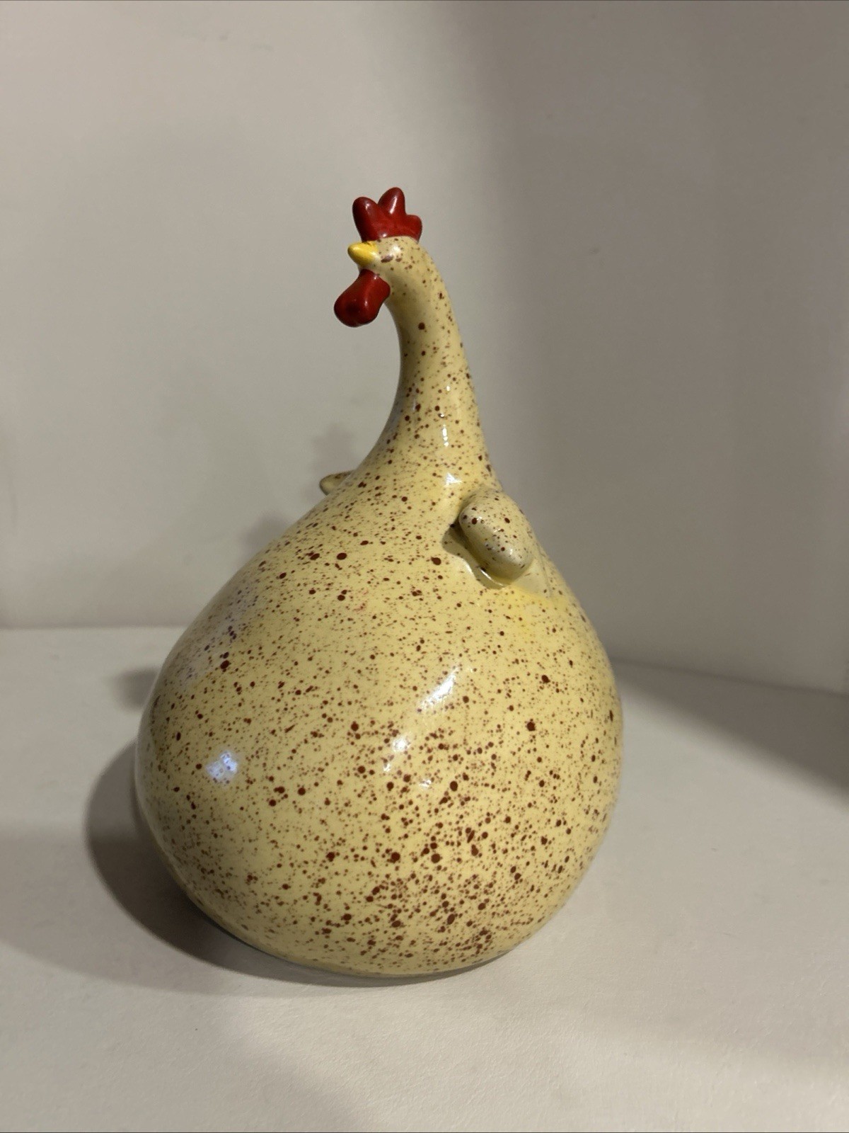 VINTAGE CERAMIC HEN FIGURINE FROM THE " LES POULES" COLLECTION