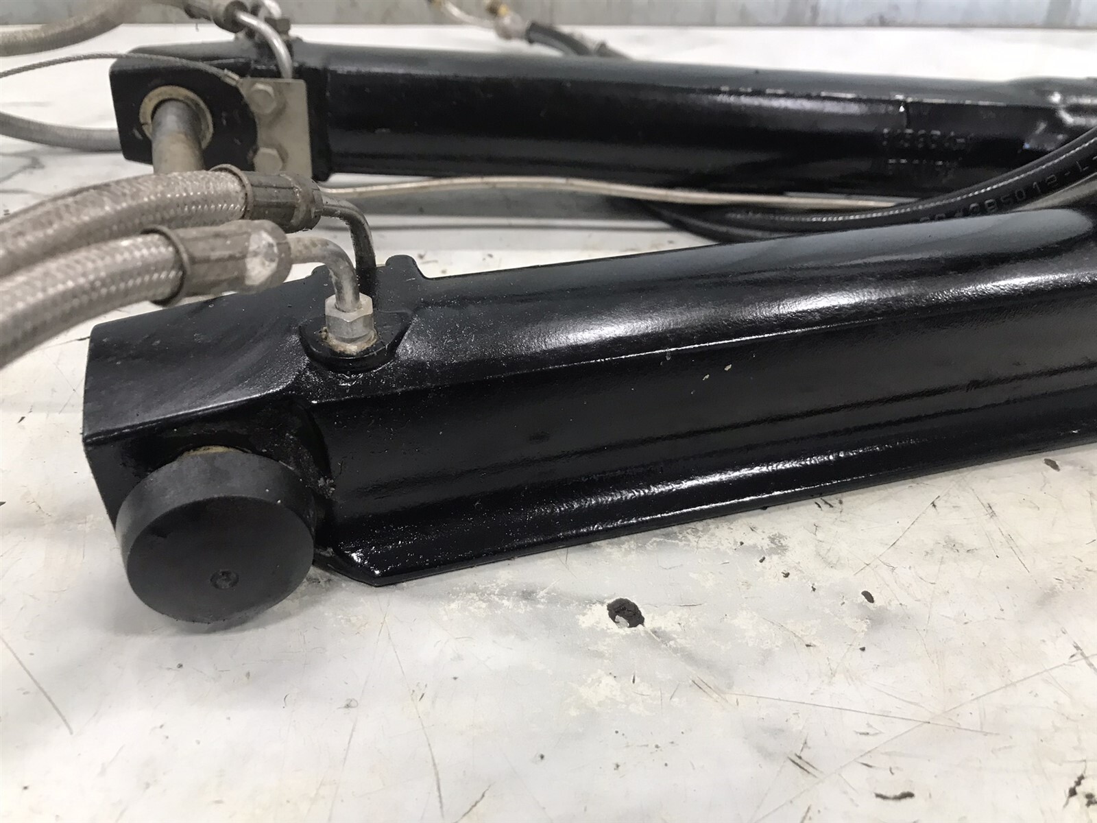 Mercury marine MerCruiser Alpha Bravo trim tilt lift hydraulic cylinders NO SALT