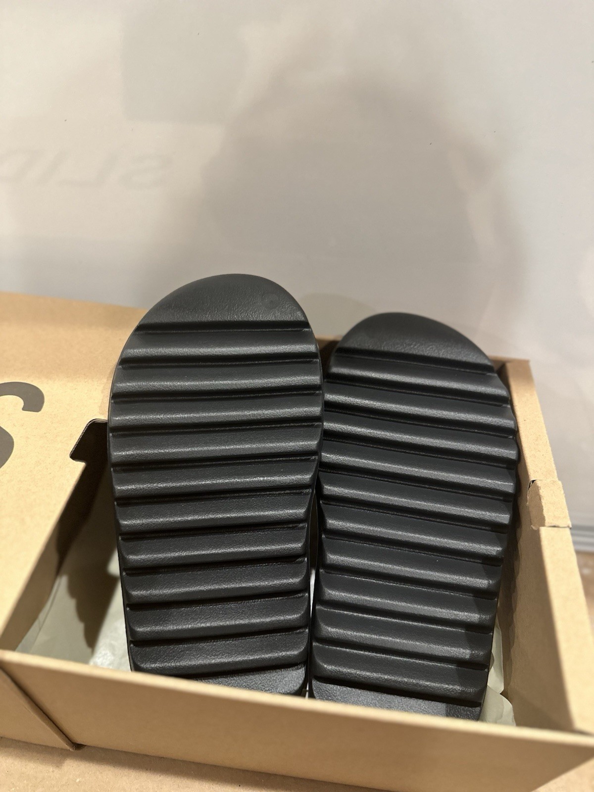 Adidas Yeezy Slide Onyx Sizes 5-13 (100% AUTHENTIC| FAST FREE SHIPPING) HQ6448