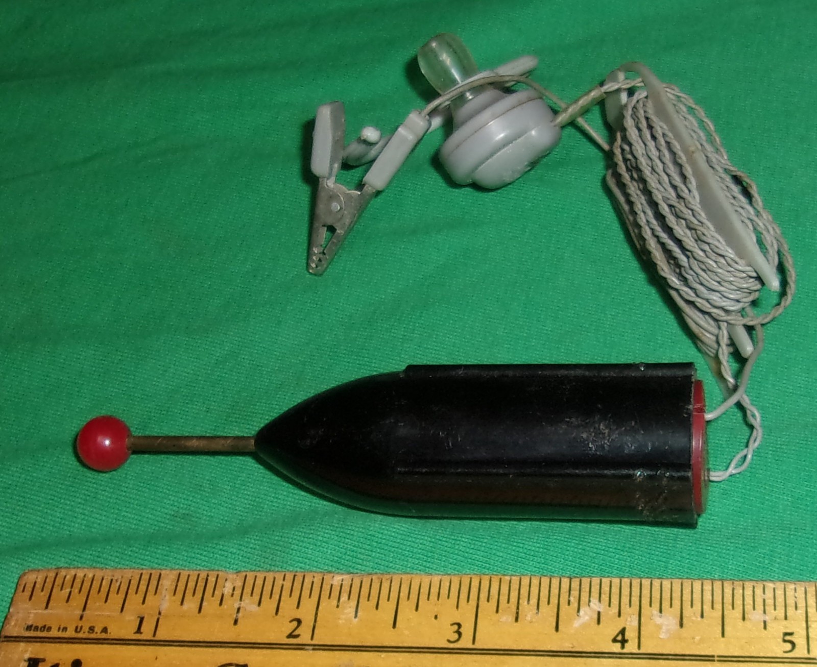 HEAREVER Novelty ROCKET SHIP/Missile CRYSTAL RADIO (1958)