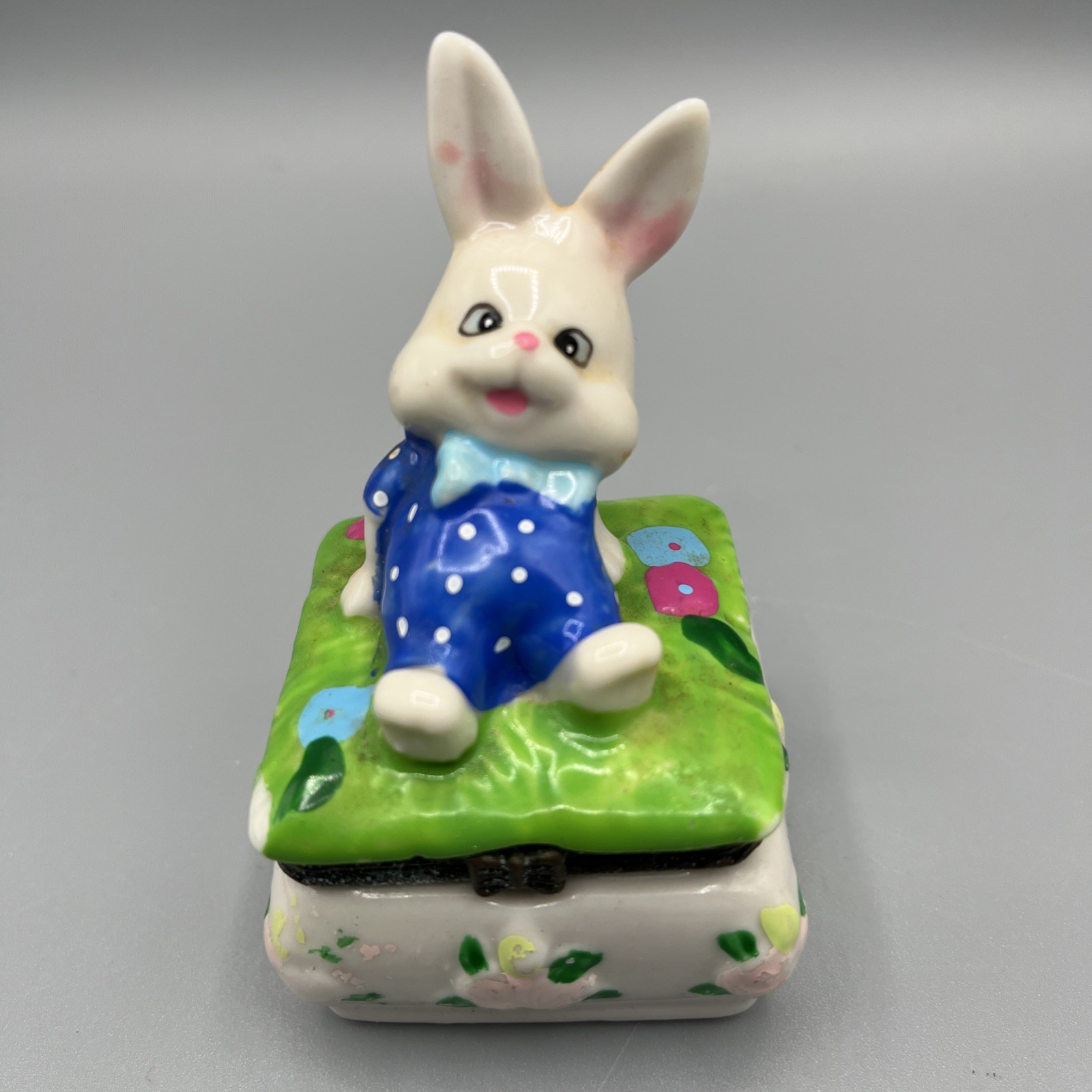 Trinket Box Porcelain Greenbrier Int'l Easter Bunny Rabbit - Discontinued
