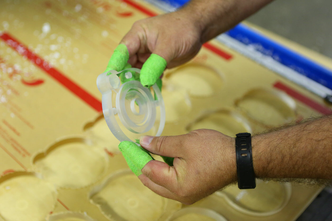 BANTEX COHESIVE GAUZE FINGER PROTECTION TAPE GREEN 3/4" X 30 Yd. #1230 (1 ROLL)