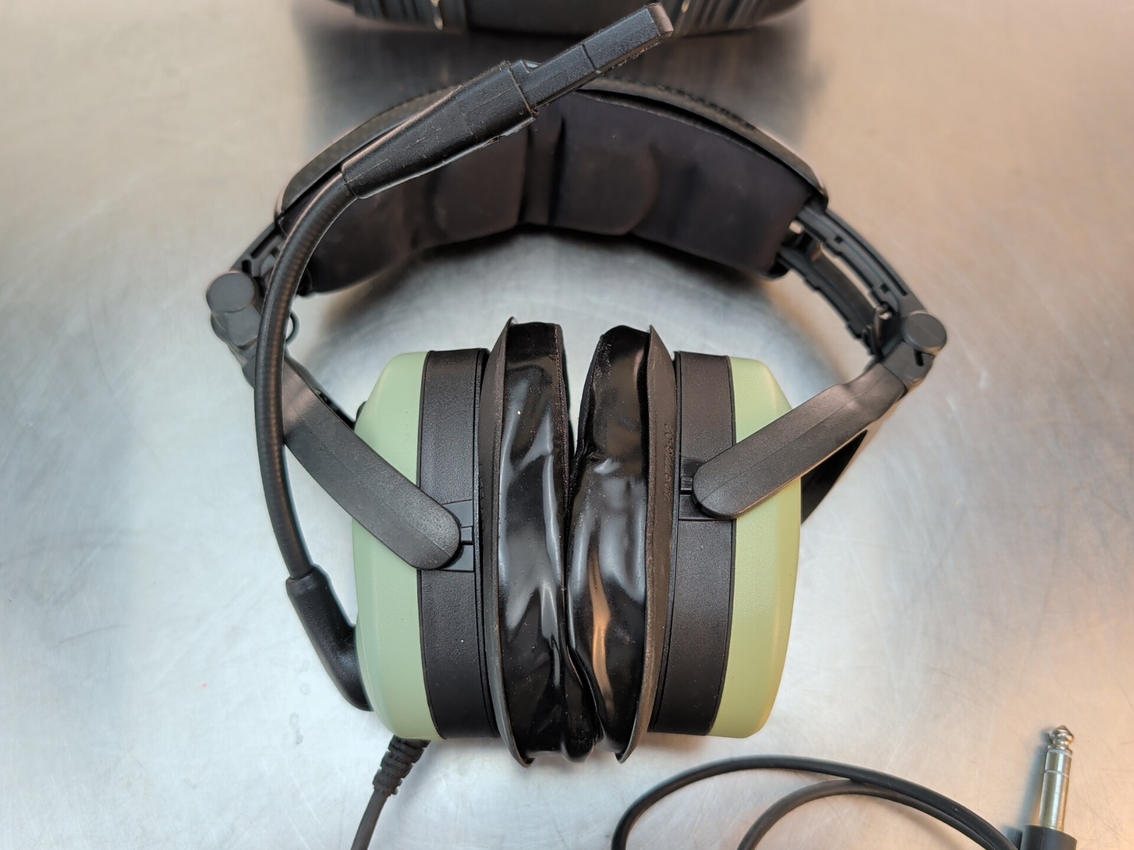 DAVID CLARK X11 HEADSET PILOT NOISE CANCELING AIRPLANE AVIATION HEADPHONES