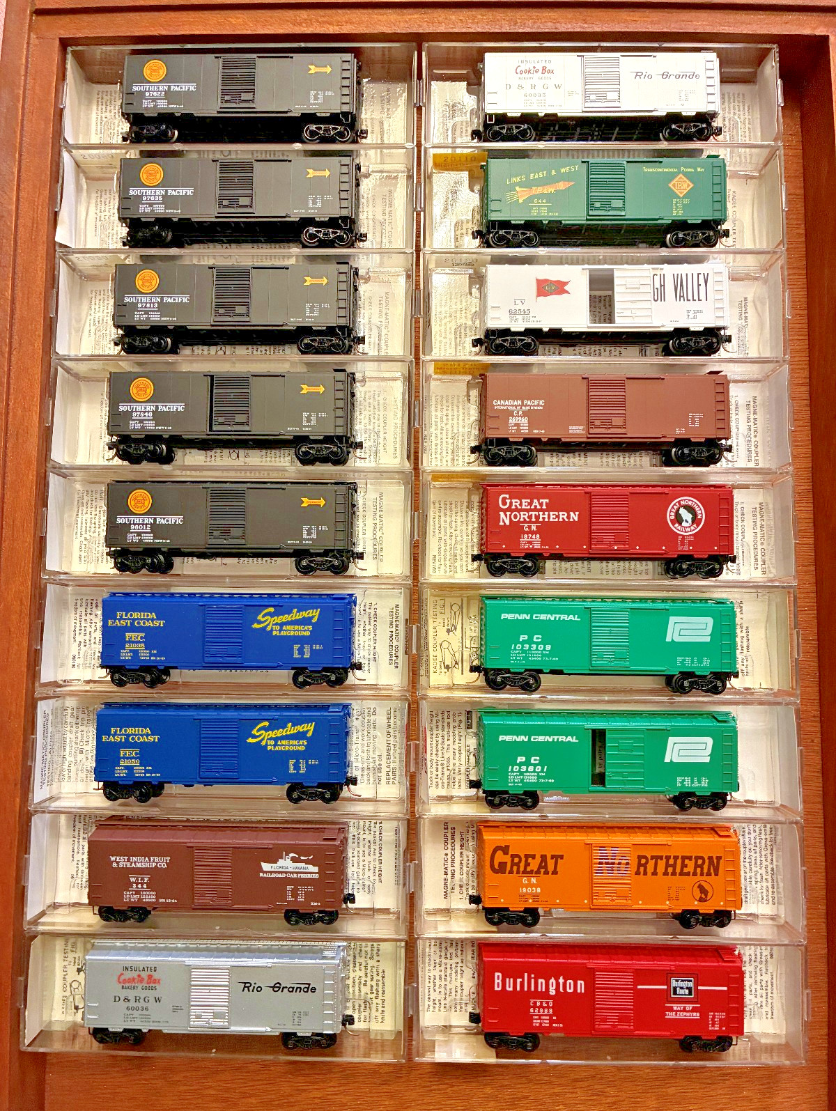 MICRO-TRAINS /MTL N-SCALE BOXCARS - VINTAGE SEE PICS/ LISTING FOR DETAILS