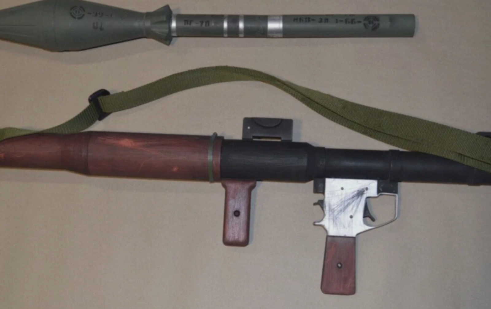 Full-Size RPG-7 Replica Prop – PVC Reinforced, Painted & Weathered orange tip