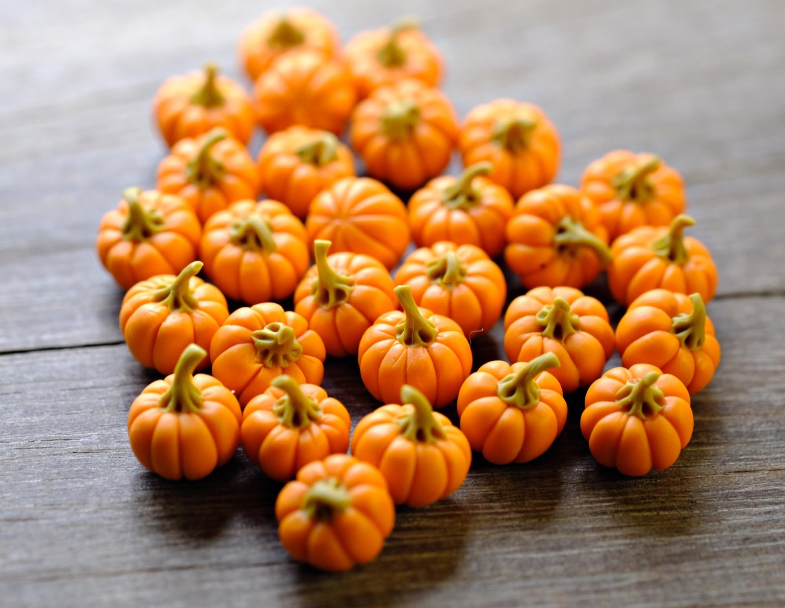 AIICraft 20 Mini Pumpkins Vegetable Fruit Garden (2" x 1" x 1"), Orange