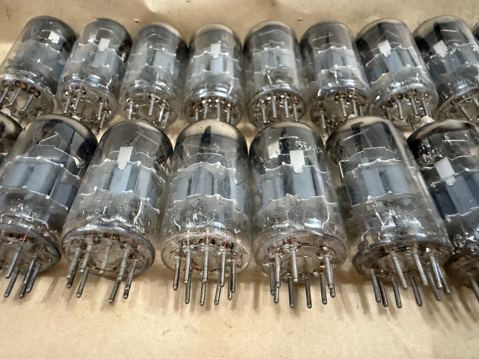 Amperex ECC88/6DJ8/6922 bugle boy D-Getter early version vintage tube