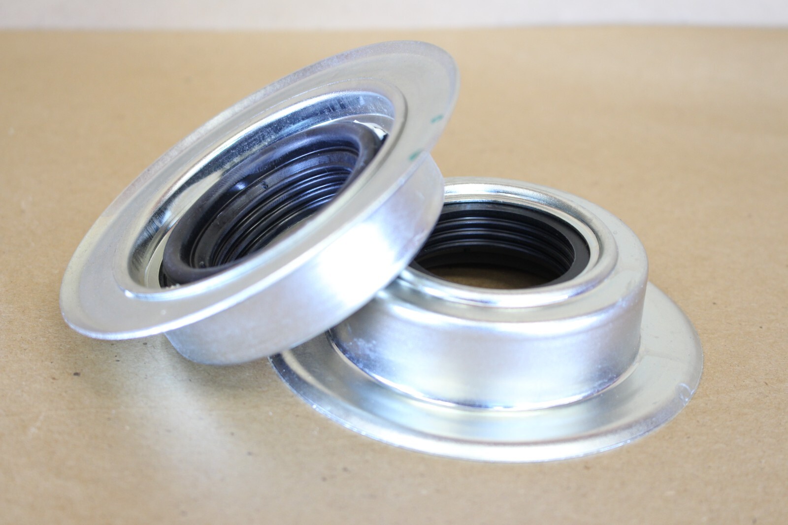 2005-2023 Ford F250 F350 F450 F550 4x4 SuperDuty Front Axle Seal & Snap Ring Kit