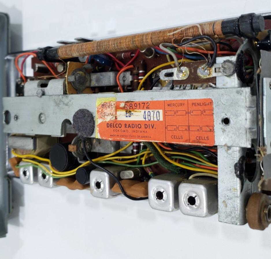 Vintage 1959 OLDSMOBILE TRANS-PORTABLE AM Car Radio for Parts or Restore 989172