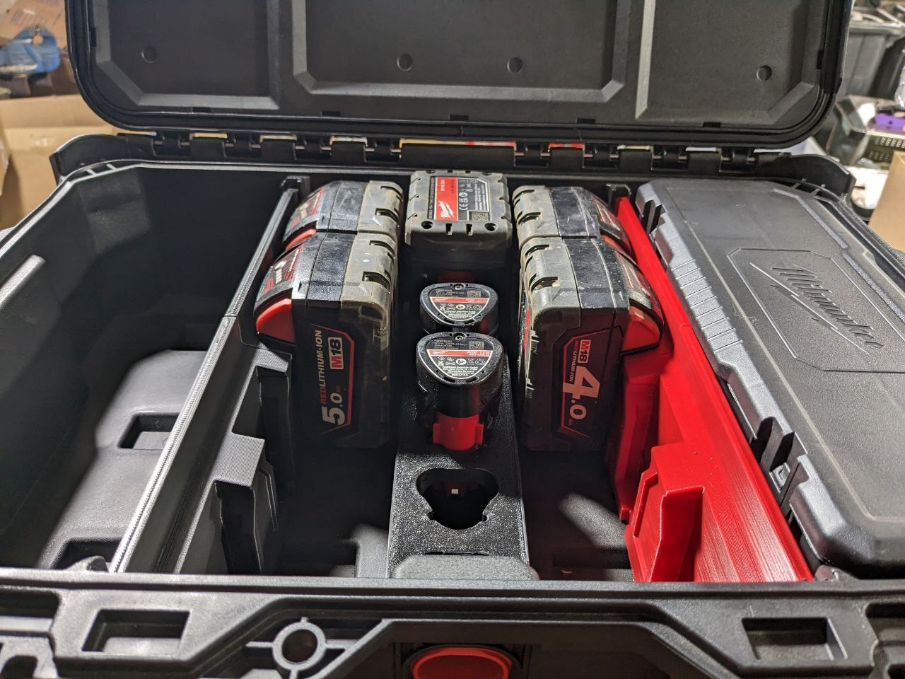 Milwaukee PACKOUT integrated battery storage M12, M18 external/internal