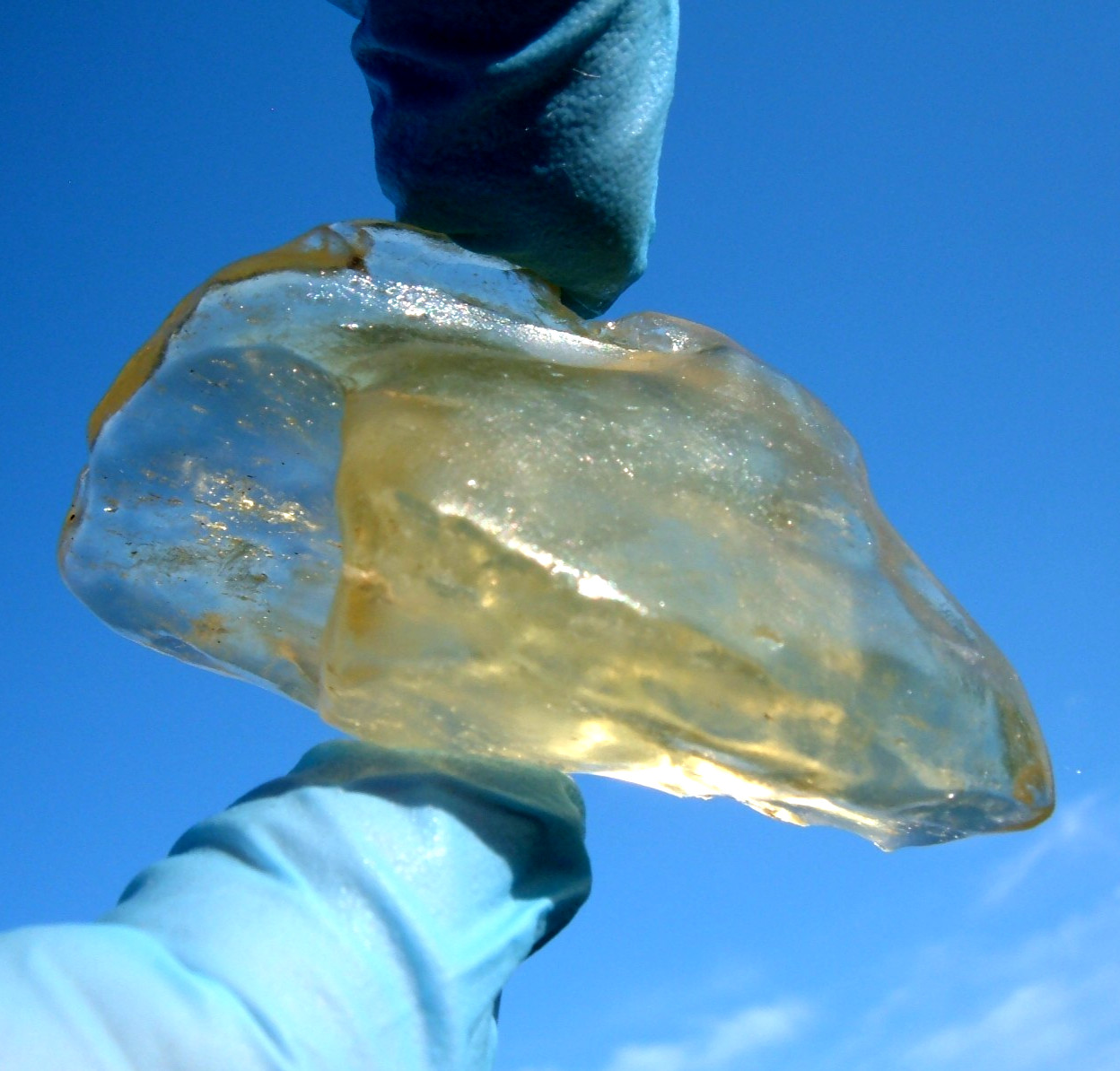 Libyan Desert Glass Meteorite Tektite impact specimen( 155 crt)Natural Hole Gem