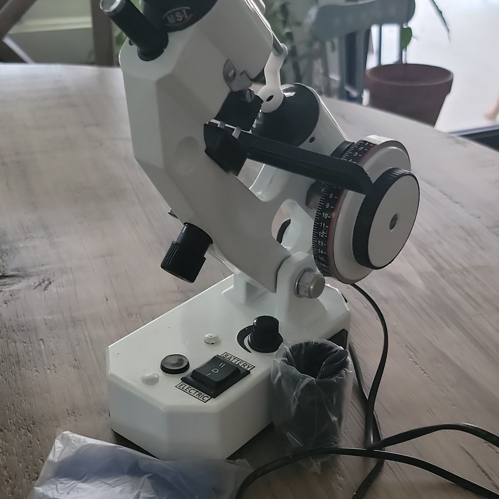 M.S.T Manual Lensmeter for Ophthalmology Optical Lens Measuring Device