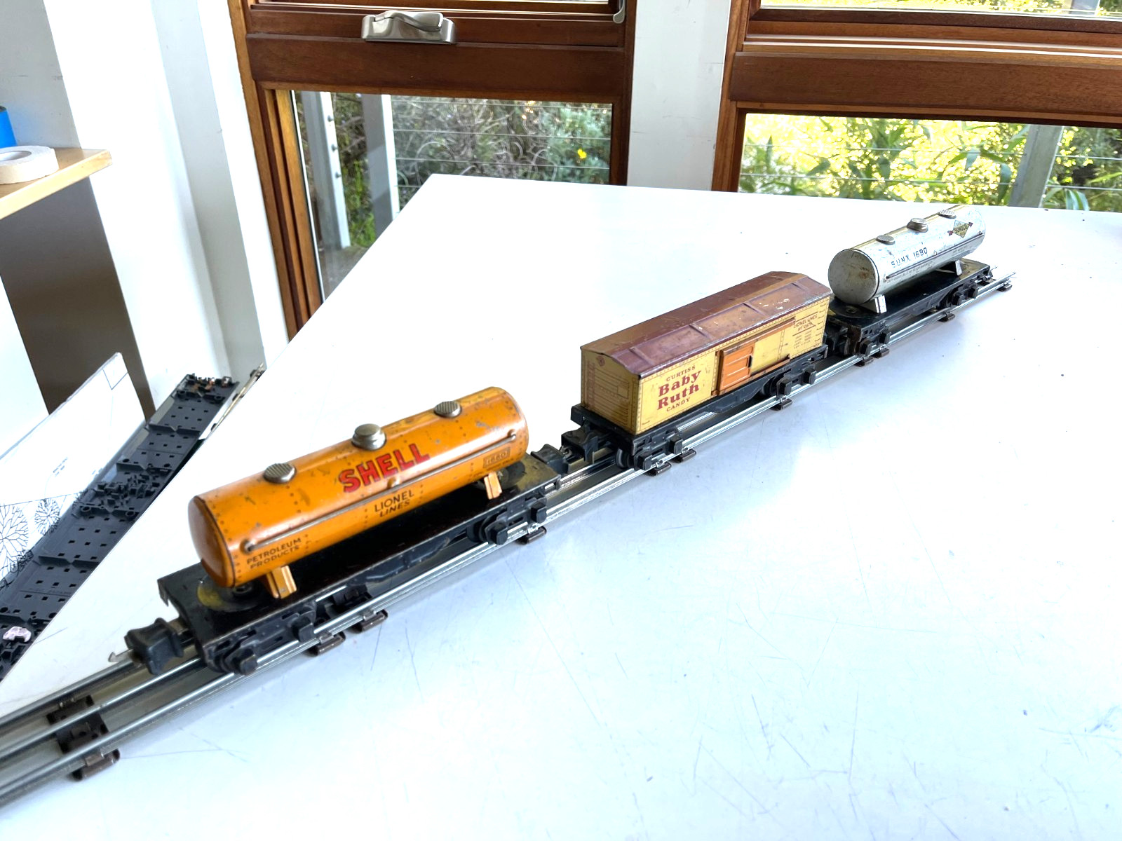 LIONEL 1680, 1682, 2679, 2677,  PREWAR, BOXCAR, SUNOCO TANK , GONDOLA, CABOOSE