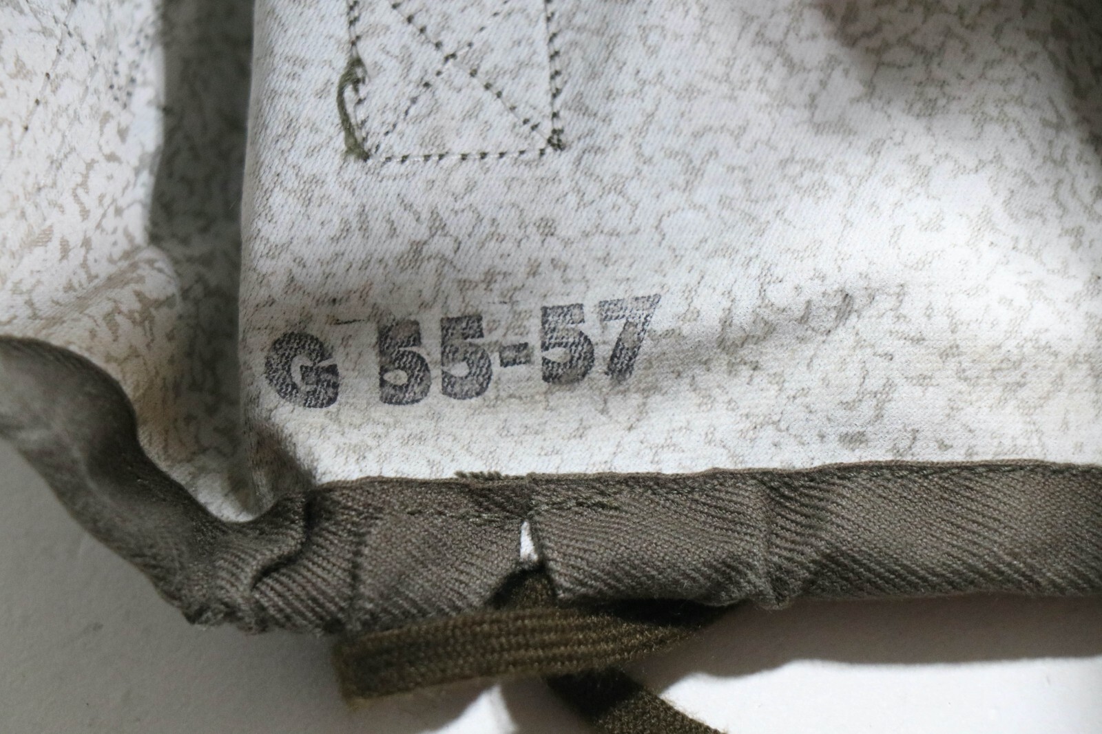 Medium (55-57) - Used German Bundeswehr Flecktarn Helmet Cover Snow Reversible