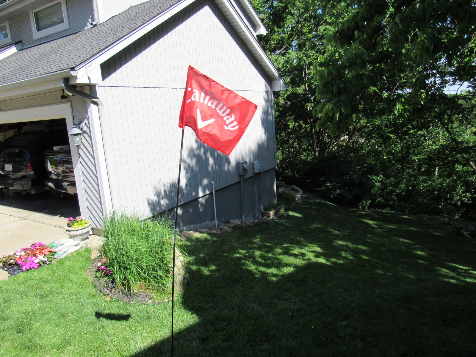 Brand New Callaway Backyard Driving Range Golf Flags For Yard 6.5 Ft. 15 "X 11"