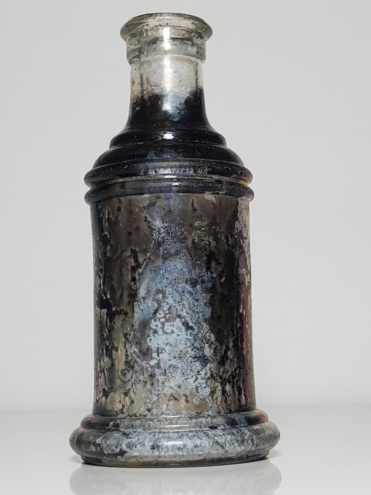 Antique Inkwell from the 1800s «1/18 Co». Heavy thick glass.