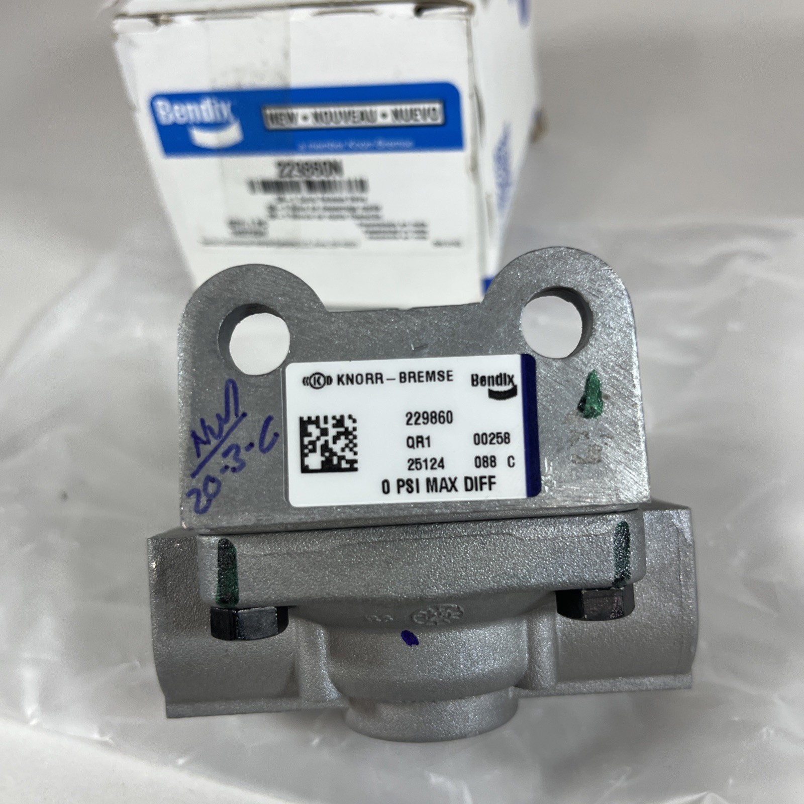 Genuine Bendix Quick Release Valve OEM Part # 229860N - Free Shipping - NOS